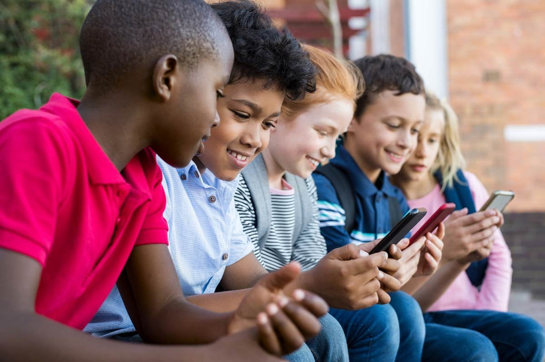 IMPORTANT FIRST TIPS FOR KEEPING KIDS SAFE IN A DIGITAL WORLD